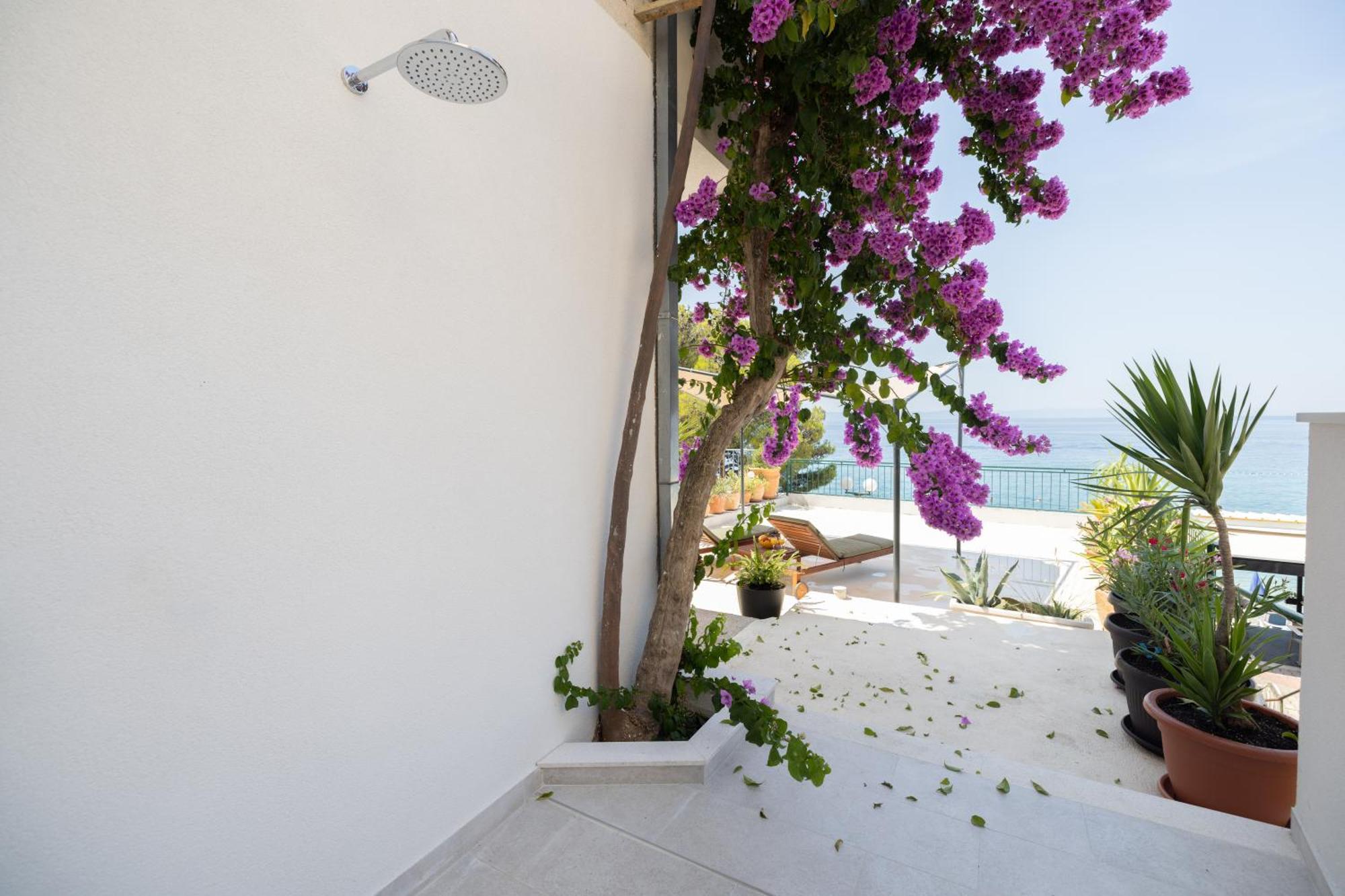 Beachfront Comfort Nives * Tucepi